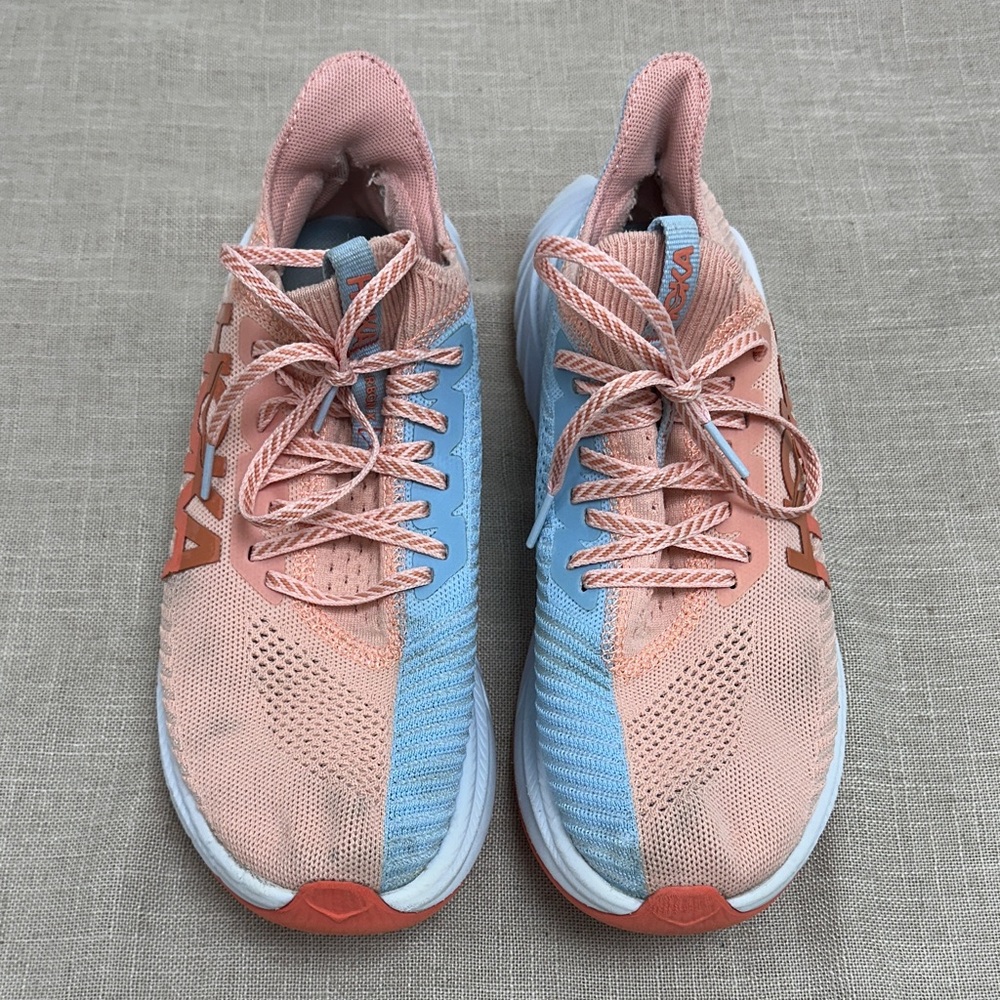 Hoka sneakers 
Gently used